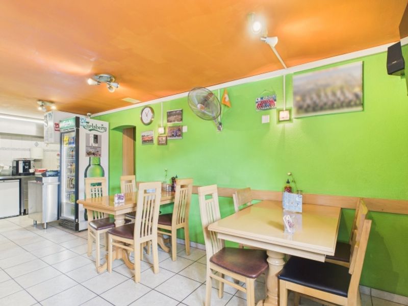 Zweifamilienhaus mit 3.5-Zimmer-Wohnung und Gewerbefläche (Kebab-Laden) im Erdgeschoss - 1