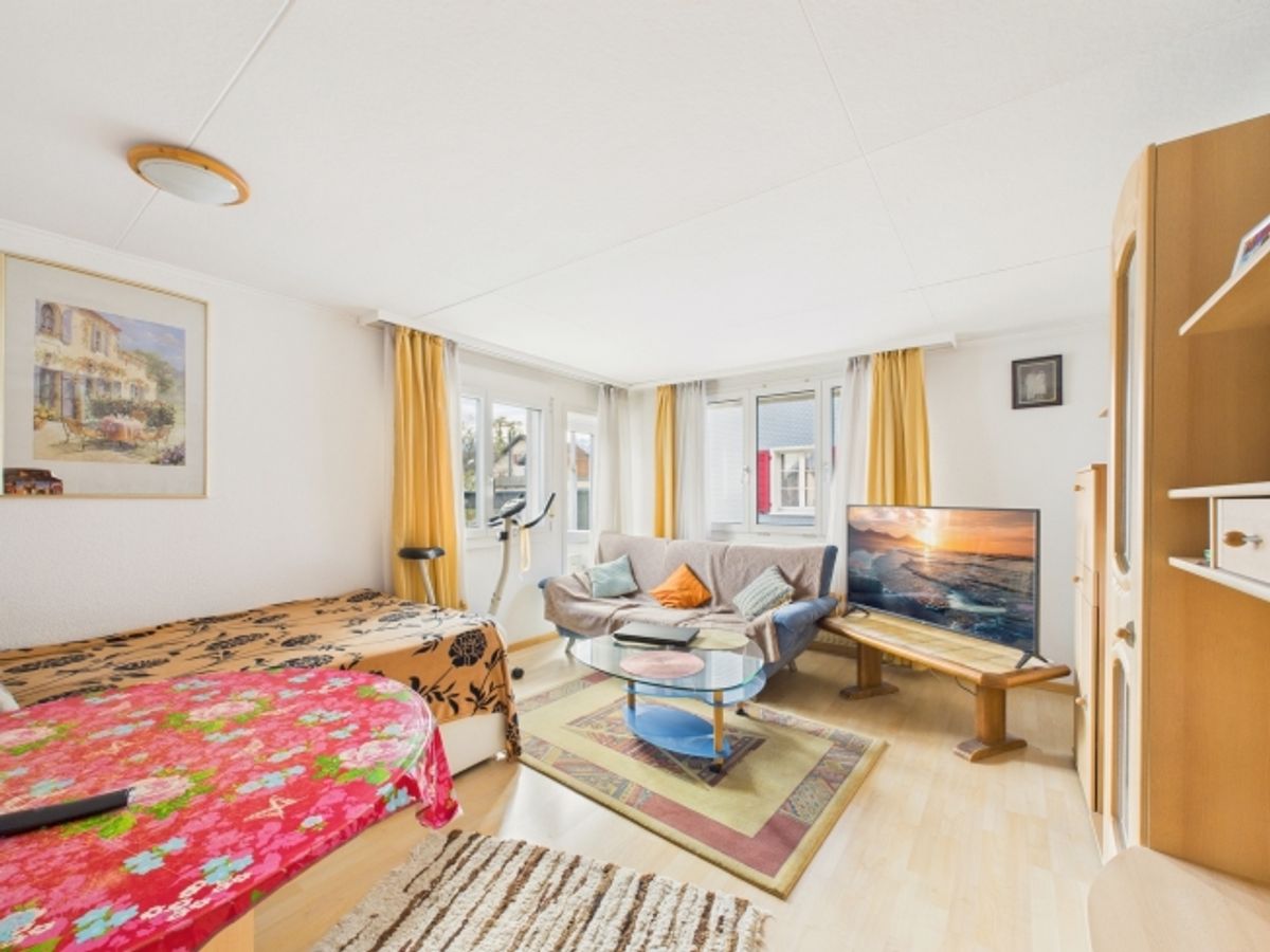 Zweifamilienhaus mit 3.5-Zimmer-Wohnung und Gewerbefläche (Kebab-Laden) im Erdgeschoss - 1