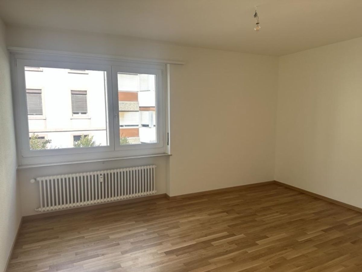 Frisch renovierte 3,5-Zimmerwohnung (ca. 90 m2) im Matthäusquartier - 2