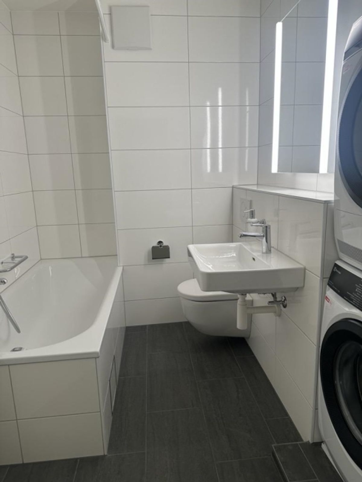 Frisch renovierte 3,5-Zimmerwohnung (ca. 90 m2) im Matthäusquartier - 8