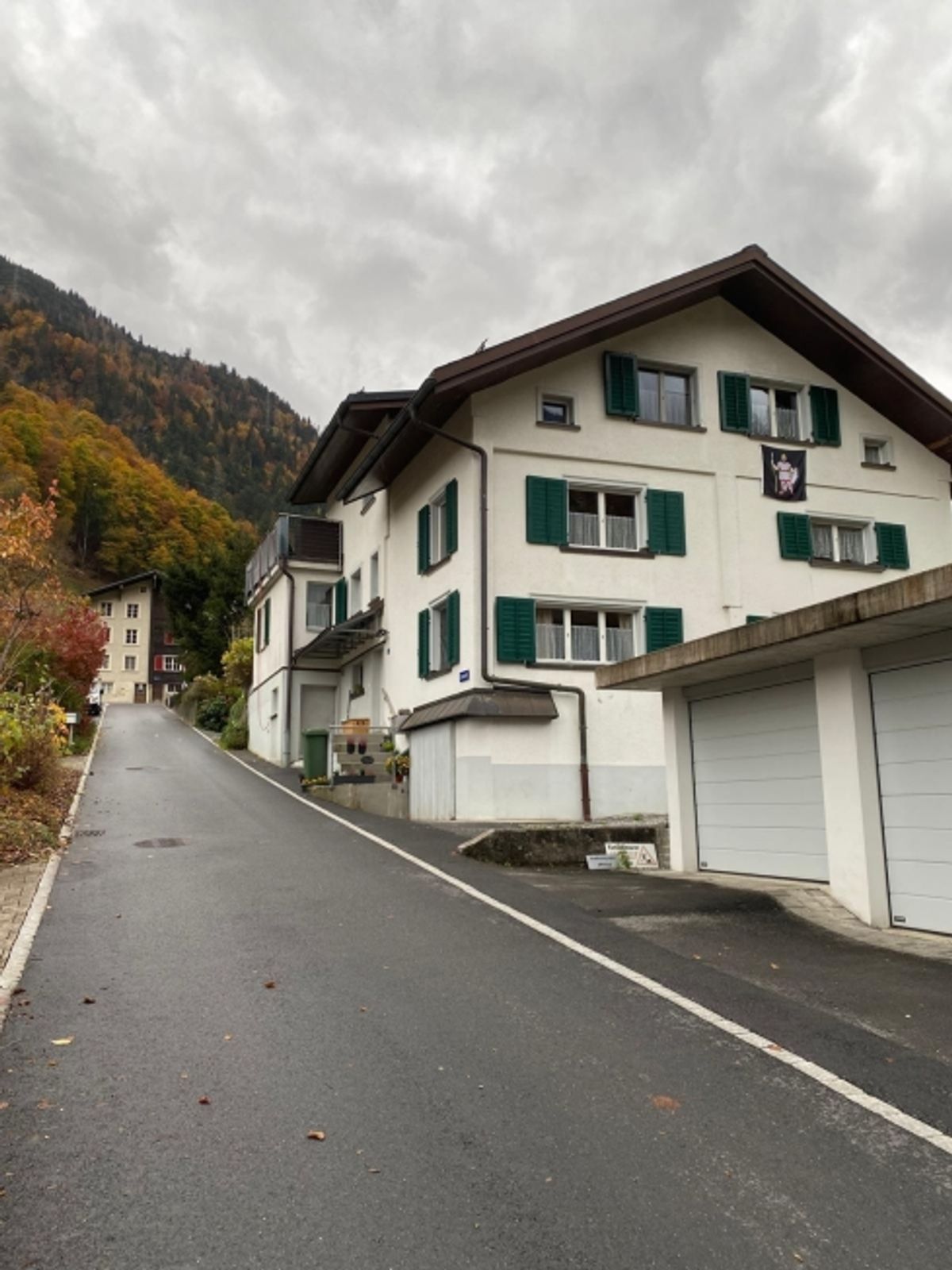 Gemütliche 6-Zimmer Einfamilienhaus an ruhiger Lage in Glarus - 0