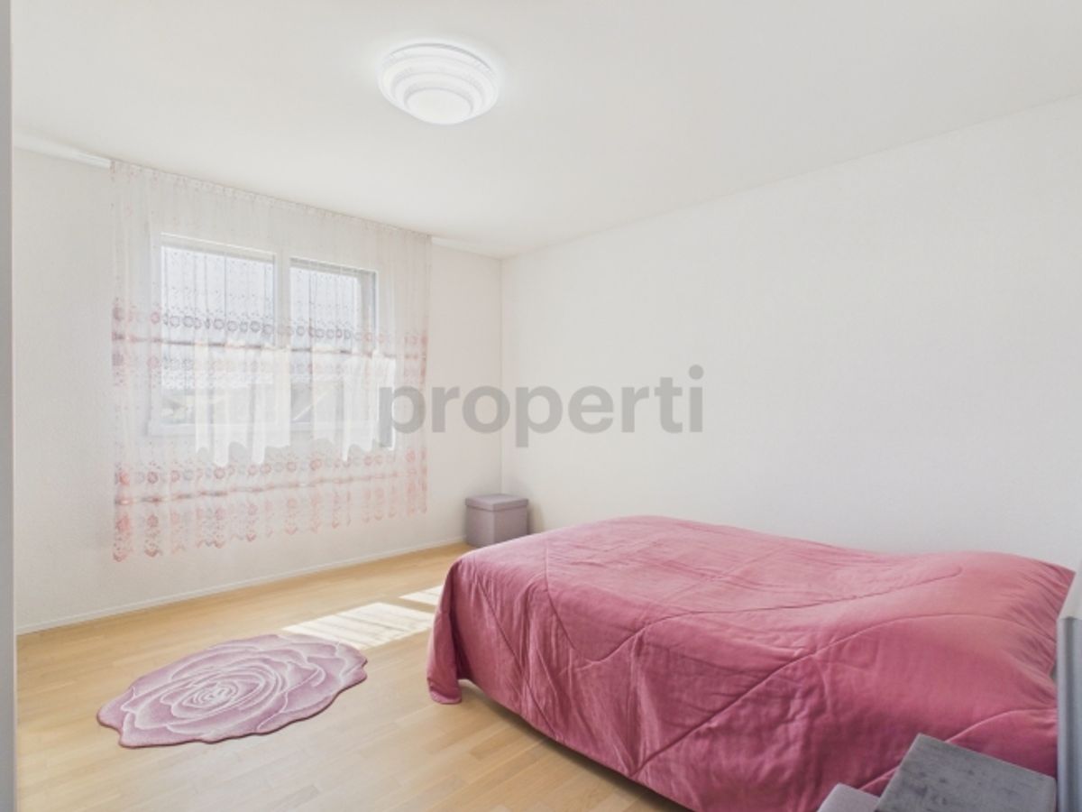 Eigentumsstandard mit Panoramafenstern Grosszügige 74 m², Tiefgaragenplatz inklusive und sonniger Balkon - 4