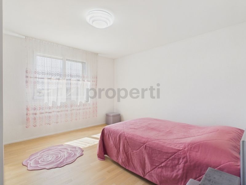 Eigentumsstandard mit Panoramafenstern Grosszügige 74 m², Tiefgaragenplatz inklusive und sonniger Balkon - 5