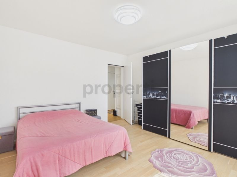 Eigentumsstandard mit Panoramafenstern Grosszügige 74 m², Tiefgaragenplatz inklusive und sonniger Balkon - 6