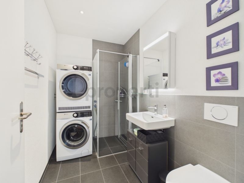 Eigentumsstandard mit Panoramafenstern Grosszügige 74 m², Tiefgaragenplatz inklusive und sonniger Balkon - 8