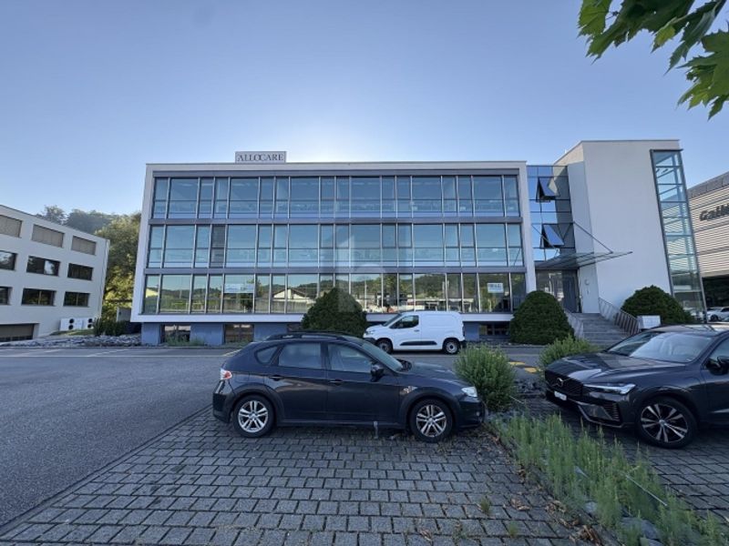 REPRÄSENTATIV MIT GLASFRONT - 1