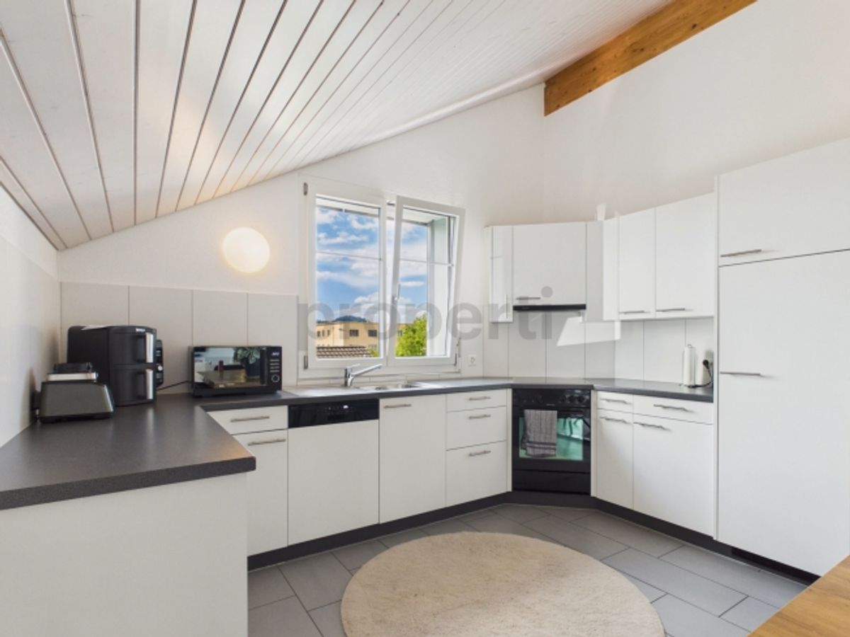 Helle 4.5-Zimmer-Dachwohnung mit 2 Bädern & Parkplätzen inklusive - 3