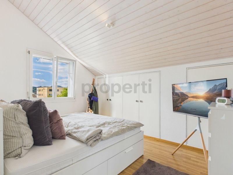 Helle 4.5-Zimmer-Dachwohnung mit 2 Bädern & Parkplätzen inklusive - 8