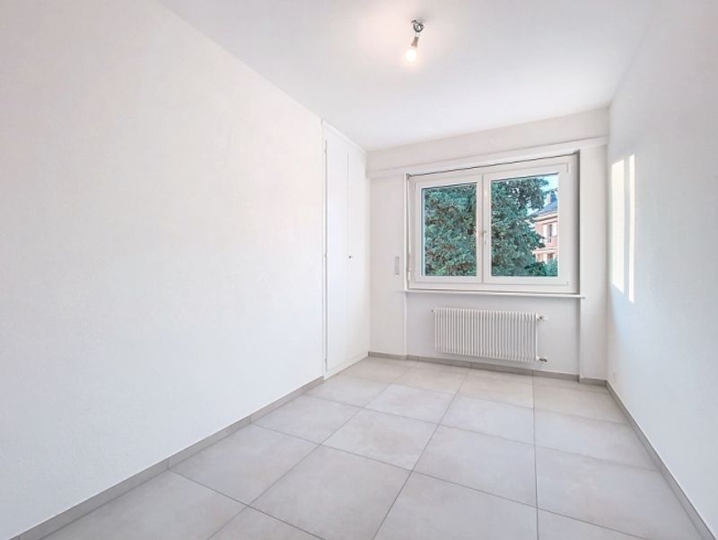 Schöne komplett renovierte 4.5 Zimmerwohnung im 2. OG - 2