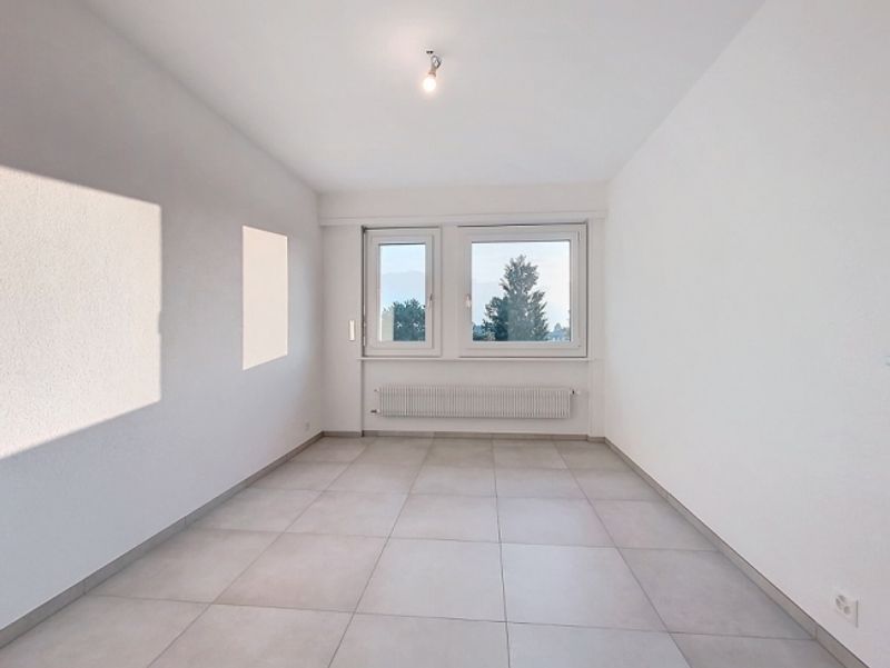 Schöne komplett renovierte 4.5 Zimmerwohnung im 2. OG - 4
