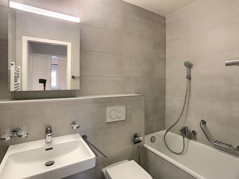 Schöne komplett renovierte 4.5 Zimmerwohnung im 2. OG - 6