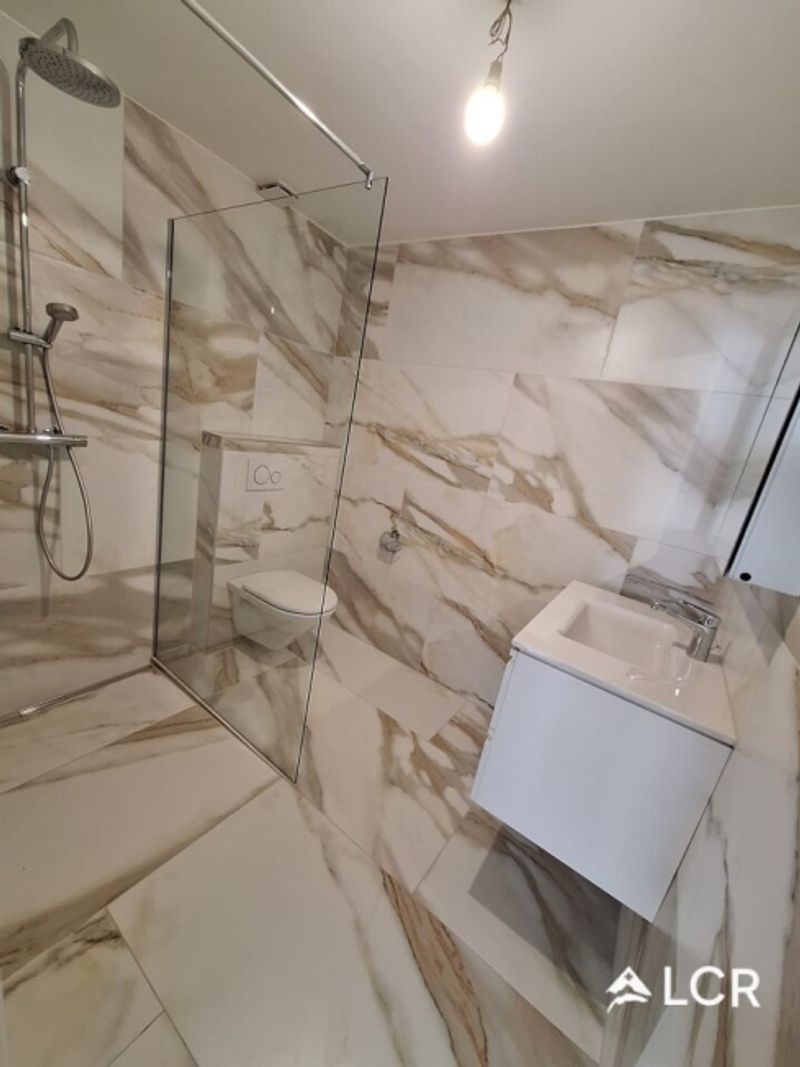 Prächtige Wohnung mit 4,5 P / 3 CHB / 2 Badezimmern / 1 Balkon / 2 Parkplätze - 4