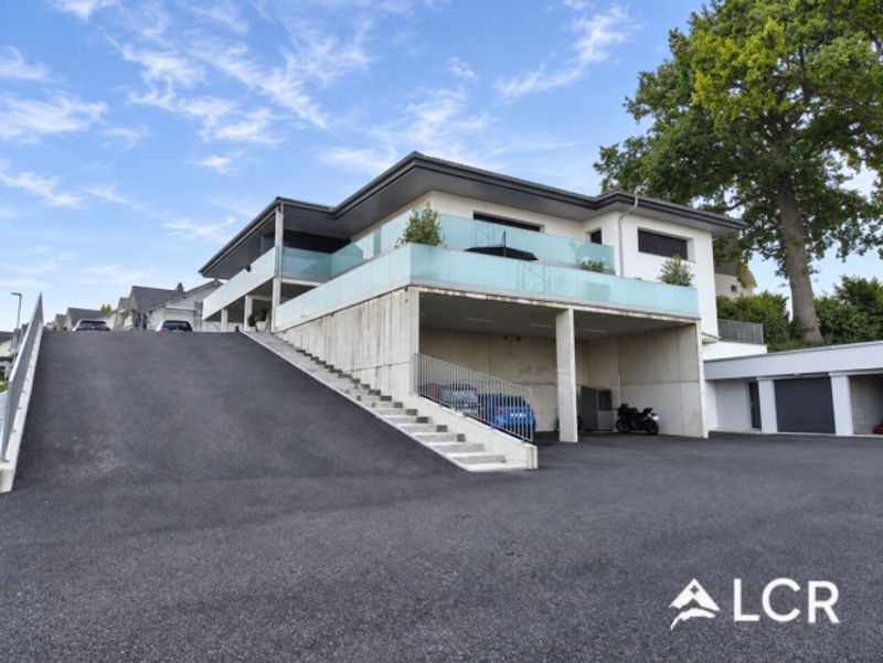 Prächtige Wohnung mit 4,5 P / 3 CHB / 2 Badezimmern / 1 Balkon / 2 Parkplätze - 7