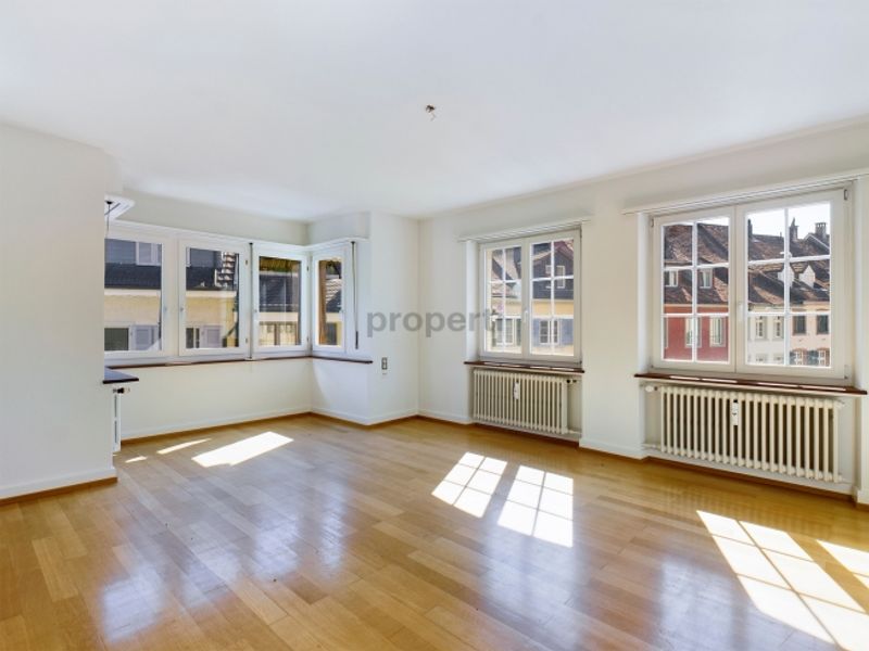Moderne Küche, Balkon und gemeinsame Dachterrasse - 1