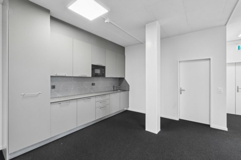 Neuer Raum für Ihre Ideen – top ausgebaute Büros/Praxisräume - 4