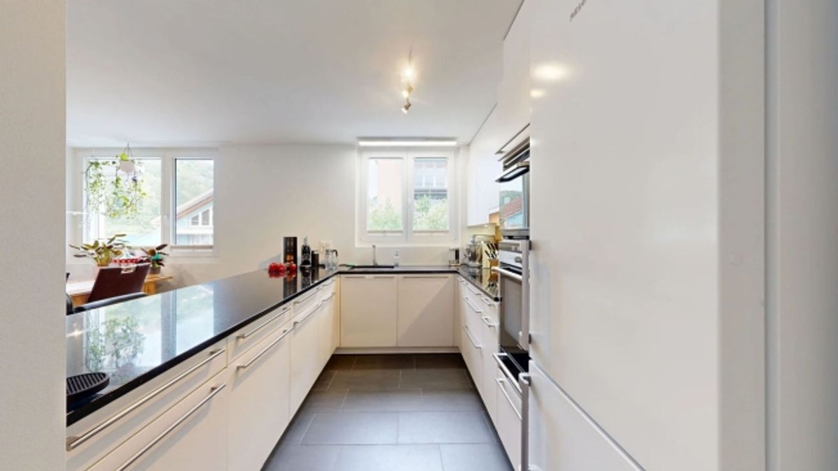 Moderne 4.5-Zimmer-Wohnung mit Balkon und zwei Einstellhallenplätzen - 2