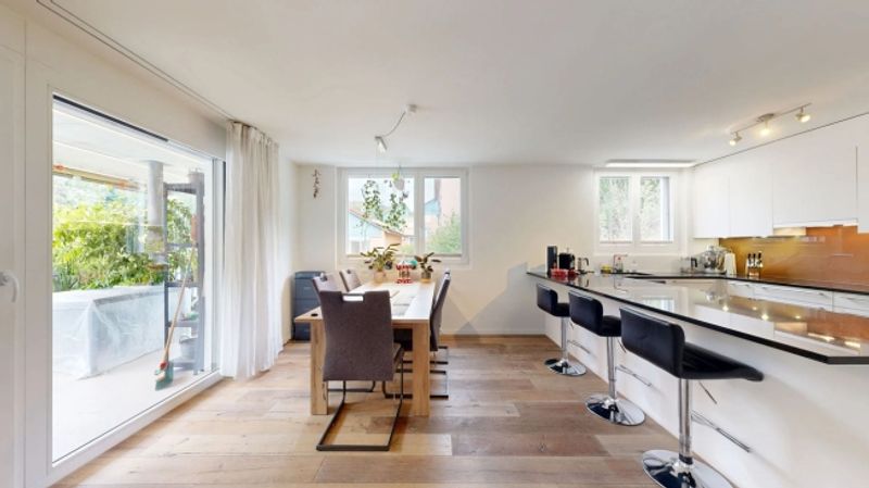 Moderne 4.5-Zimmer-Wohnung mit Balkon und zwei Einstellhallenplätzen - 4