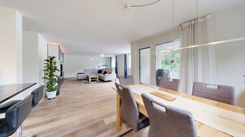 Moderne 4.5-Zimmer-Wohnung mit Balkon und zwei Einstellhallenplätzen - 5
