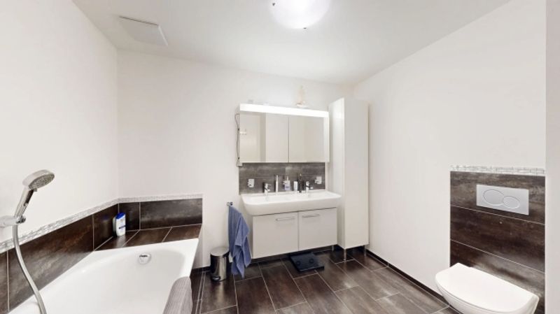 Moderne 4.5-Zimmer-Wohnung mit Balkon und zwei Einstellhallenplätzen - 8