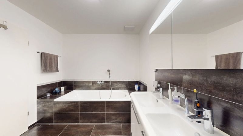 Moderne 4.5-Zimmer-Wohnung mit Balkon und zwei Einstellhallenplätzen - 9