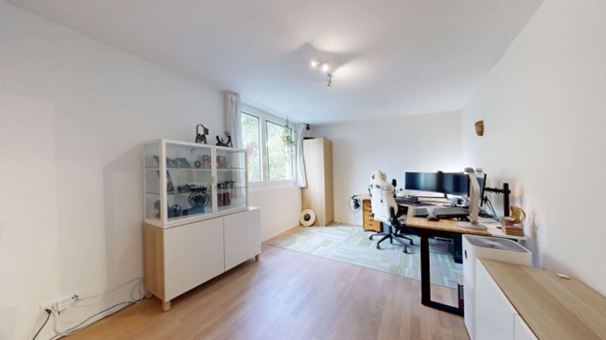 Moderne 4.5-Zimmer-Wohnung mit Balkon und zwei Einstellhallenplätzen - 11