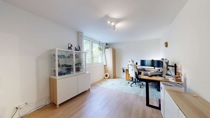 Moderne 4.5-Zimmer-Wohnung mit Balkon und zwei Einstellhallenplätzen - 12
