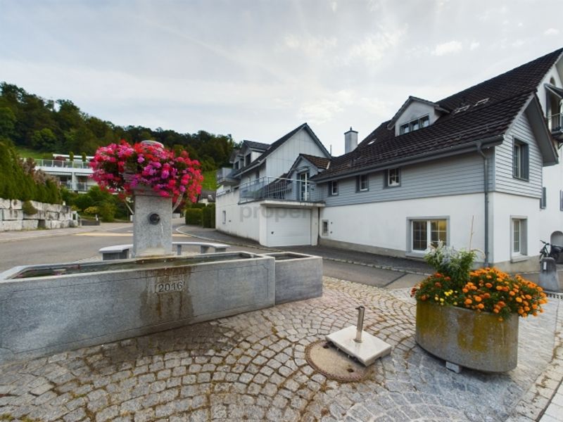 Hohe Decken, 28 m² Terrasse mit Blick auf den historischen Dorfkern und separates Büro im EG - 11