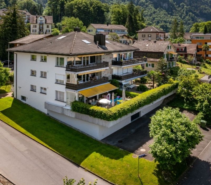 EXKLUSIVE 3.5 ZIMMER WOHNUNG MIT UNVERBAUBARER SEE- UND BERGSICHT - 11