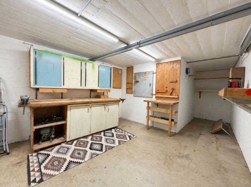 Charmantes 5.5-Zimmer Einfamilienhaus mit grossem Garten in Buchs AG - 13