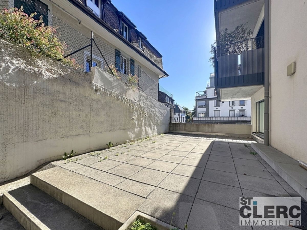 Schöne Wohnung mit großer Terrasse - 0