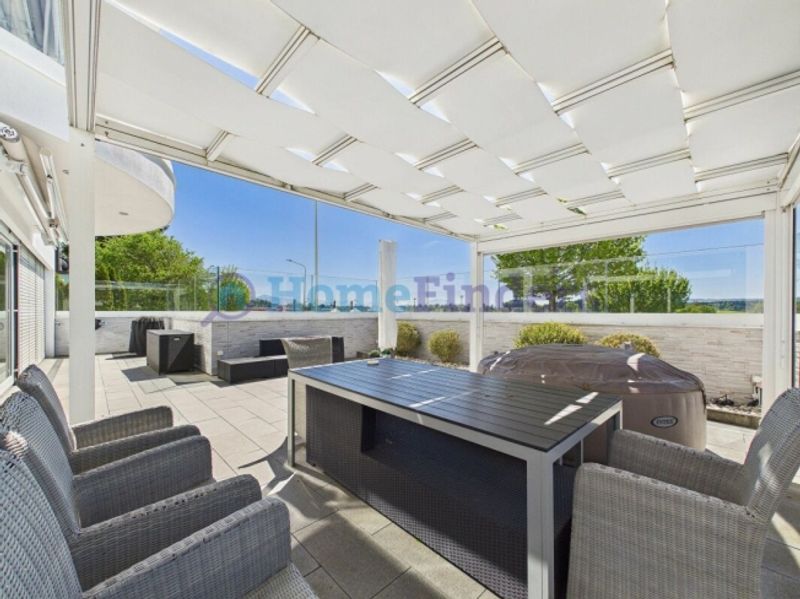 LICHTDURCHFLUTETES EINZELSTÜCK MIT SONNIGER TERRASSE! Kopie Kopie - 2