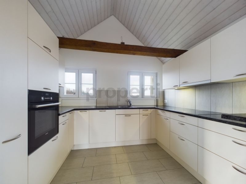 Ländlicher Charakter, grosszügiger Grundriss und gemütlicher Balkon - 2