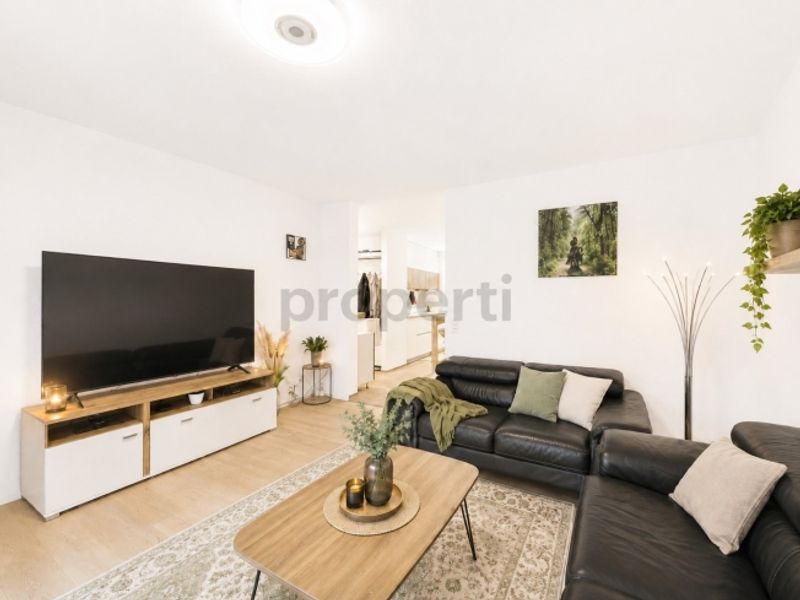 Renovierte 3.5-Zimmer-Wohnung mit Balkon und Einzelgarage in Rheineck - 1
