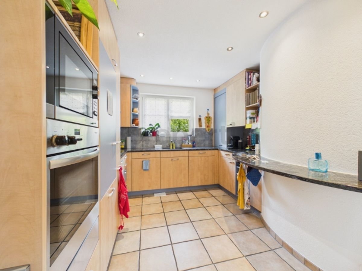 Grosser Garten zur Alleinnutzung, 250 m² Terrasse und flexible Raumaufteilung (4.5 / 5.5 Zimmer) - 3