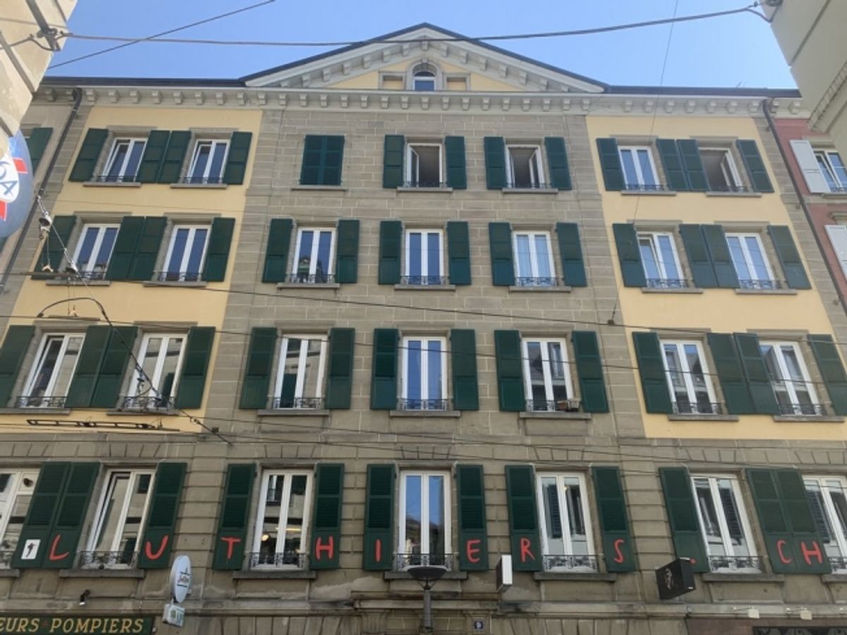 Grand appartement de 3 pièces sous combles dans immeuble historique - 3
