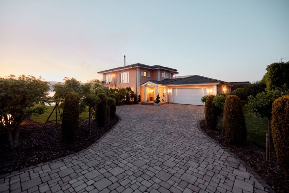 FERIENGEFÜHLE VILLA MIT SICHT AUF DEN NEUENBURGERSEE - 8