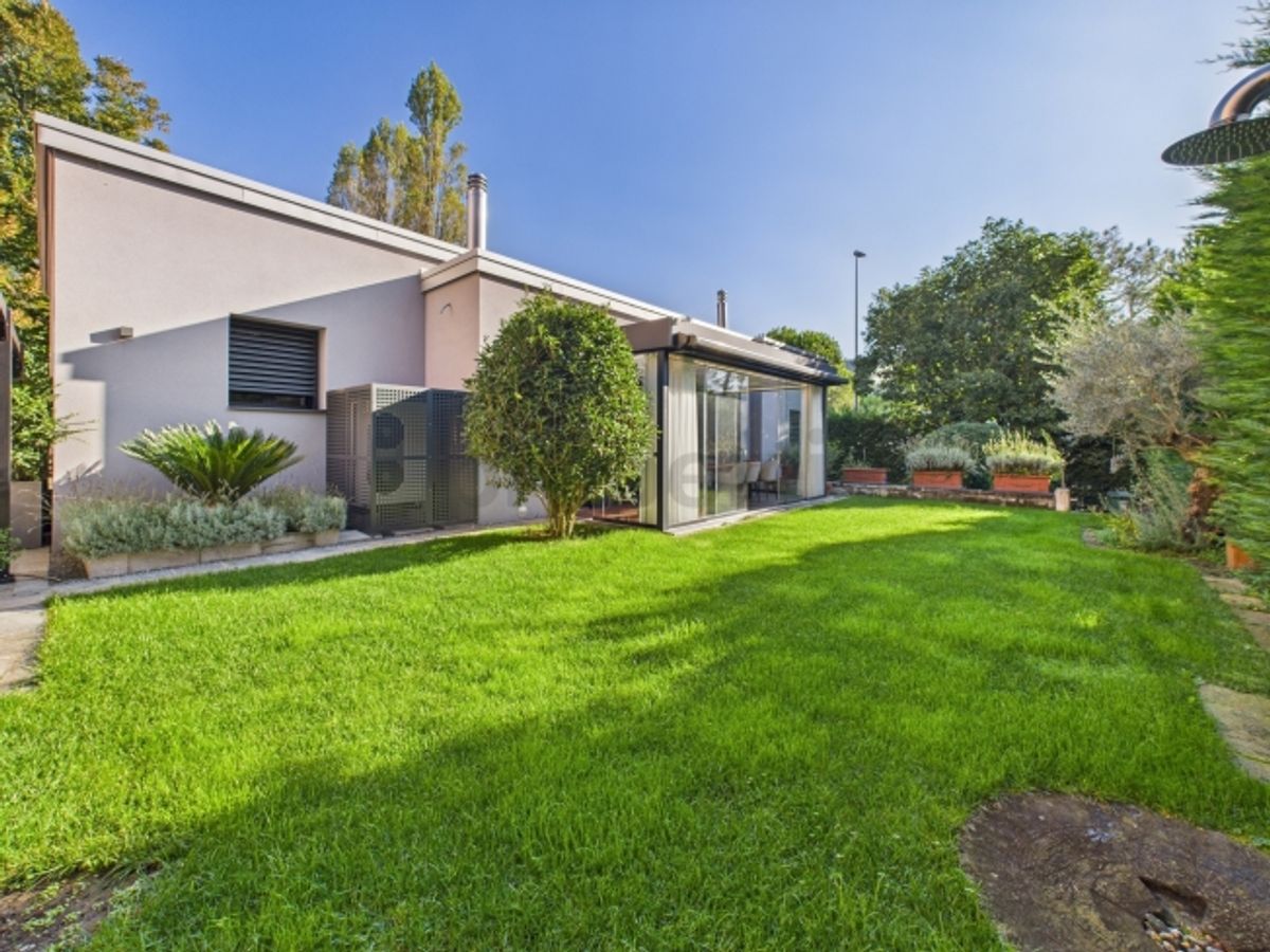 Casa moderna con giardino, spa privata e tecnologia avanzata a Locarno - 0