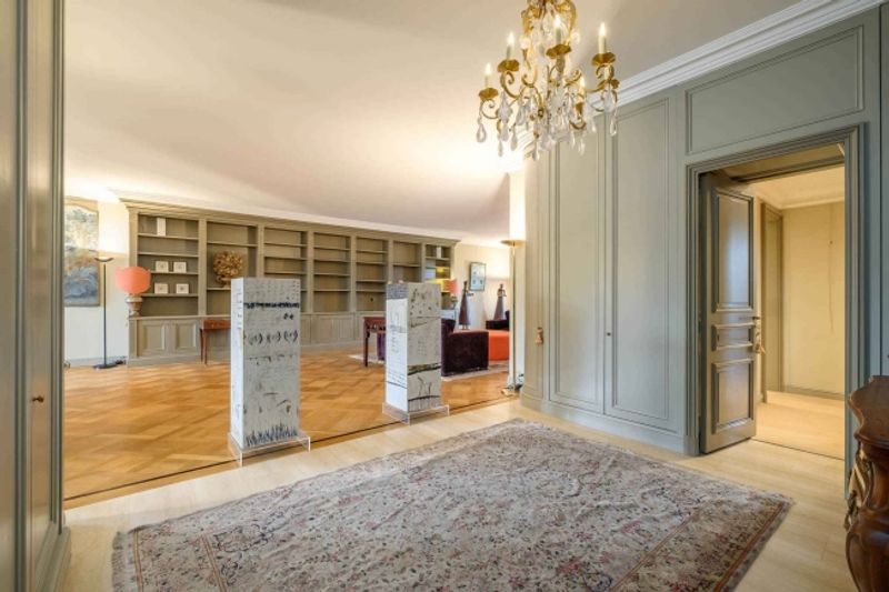 Hervorragende 7-Zimmer-Wohnung in SI mit Reihenhäusern von mehr als 120 m² - 2