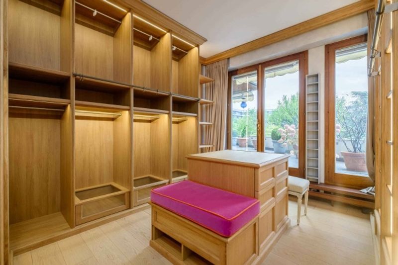 Hervorragende 7-Zimmer-Wohnung in SI mit Reihenhäusern von mehr als 120 m² - 7