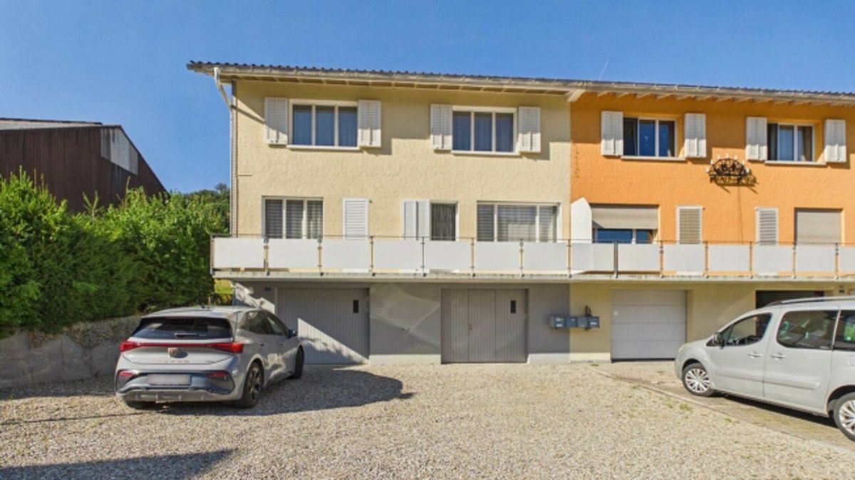 Doppeleinfamilienhaus mit 5.5 - Zimmer - 1