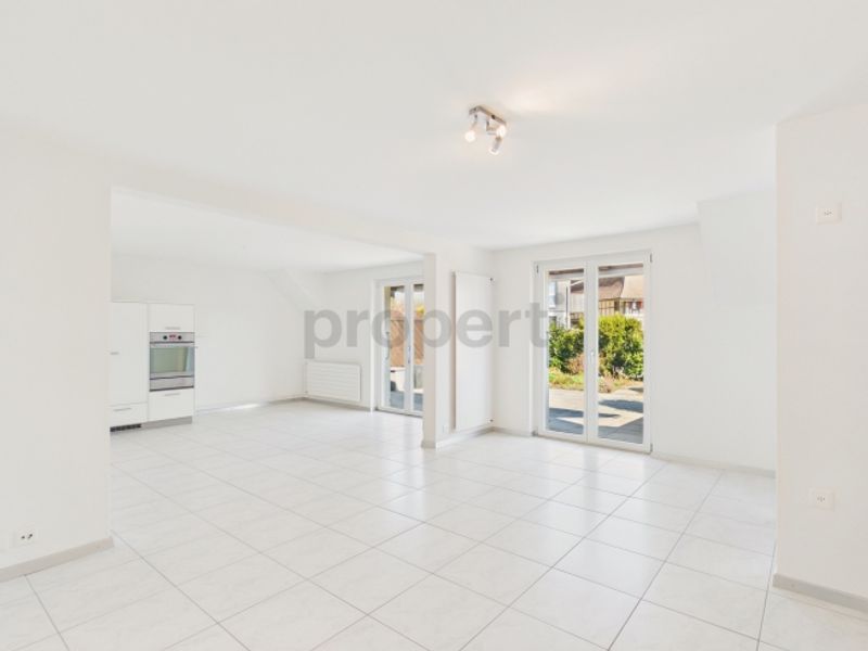 Moderne 3.5-Zimmer-Wohnung mit grosszügigem Grundriss und sonnigem Aussenbereich in Utzigen - 4