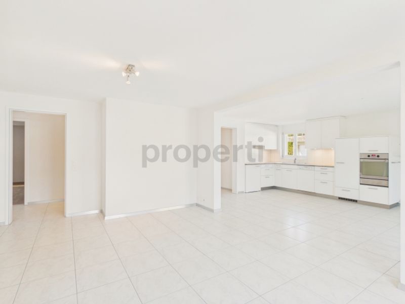 Moderne 3.5-Zimmer-Wohnung mit grosszügigem Grundriss und sonnigem Aussenbereich in Utzigen - 5