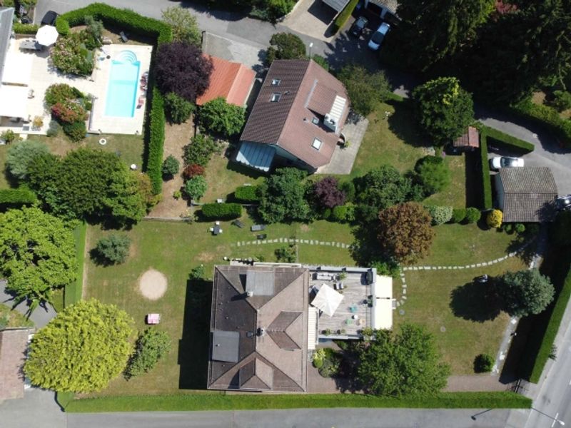 13-Zimmer-Master-Villa mit eigenständiger Wohnung, See- und Bergblick - 13