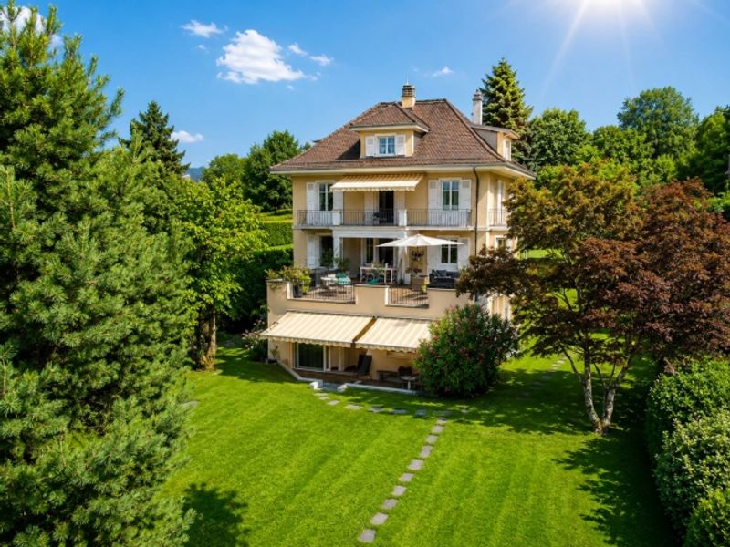 13-Zimmer-Master-Villa mit eigenständiger Wohnung, See- und Bergblick - 1