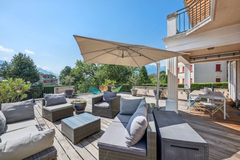 13-Zimmer-Master-Villa mit eigenständiger Wohnung, See- und Bergblick - 3