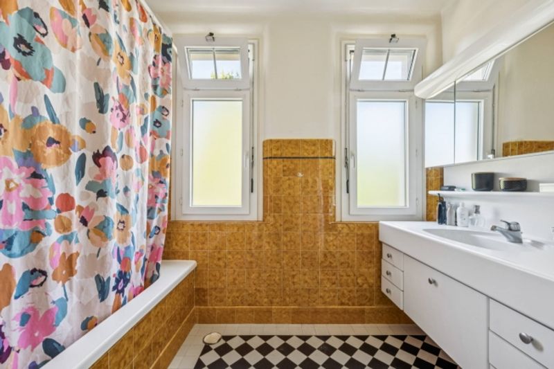 13-Zimmer-Master-Villa mit eigenständiger Wohnung, See- und Bergblick - 9