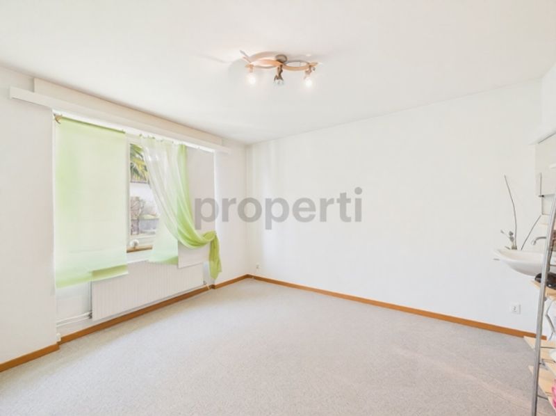 4.5-Zi.-Einfamilienhaus | Balkon, Doppelgarage und top Lage in Safnern - 12