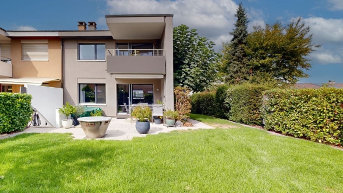 Idyllisches 5.5-Zimmer-Reiheneckhaus mit Garage und Cheminée - 0