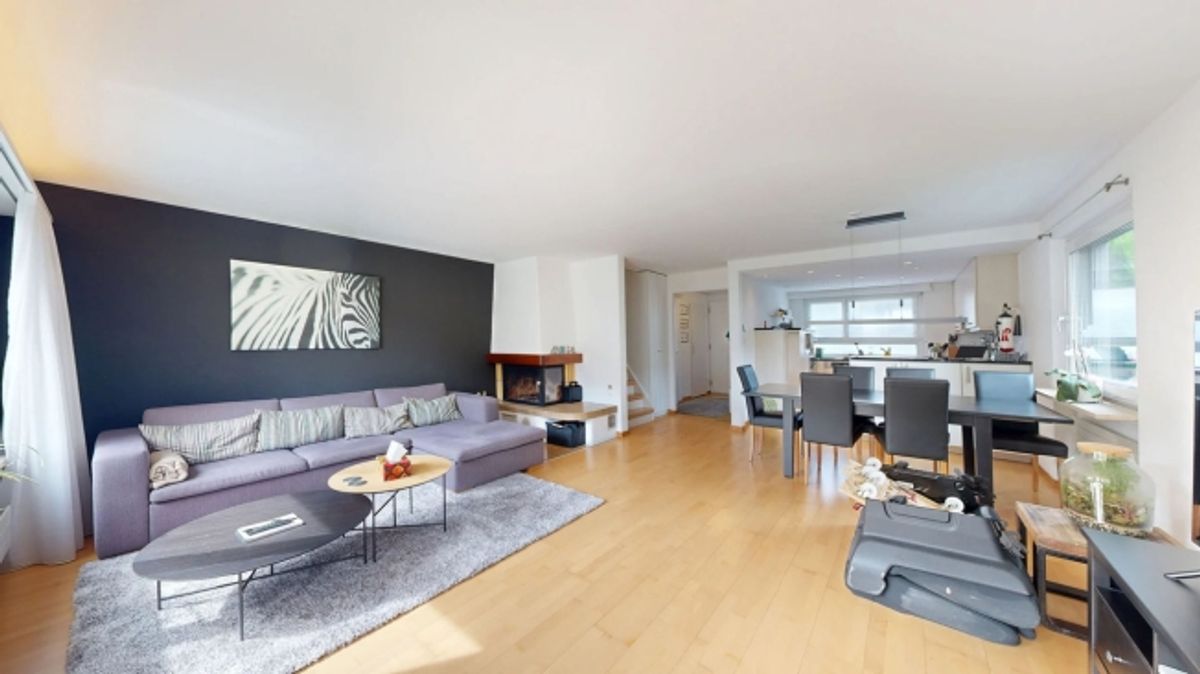 Idyllisches 5.5-Zimmer-Reiheneckhaus mit Garage und Cheminée - 1
