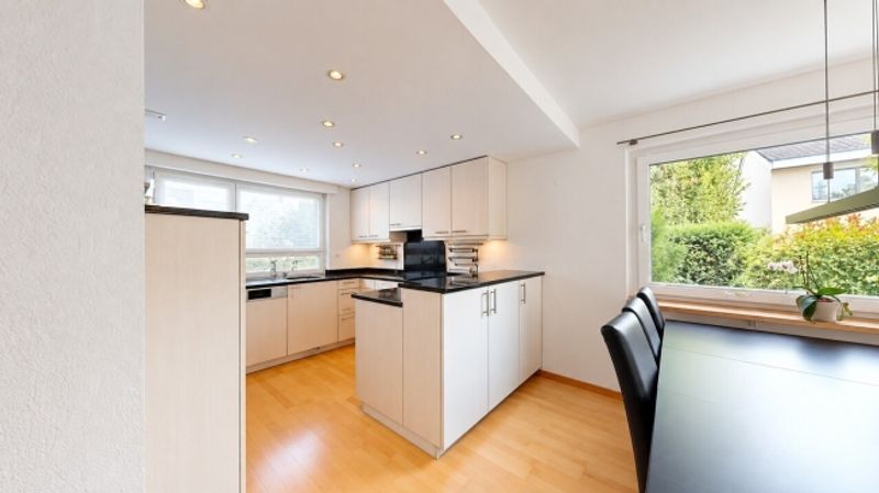 Idyllisches 5.5-Zimmer-Reiheneckhaus mit Garage und Cheminée - 4